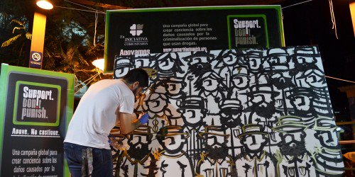 Iniciativa Comunitaria aboga por los consumidores de drogas a través del arte