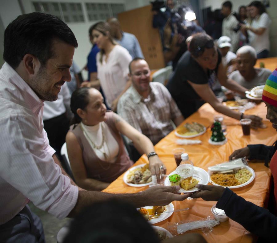 Ricardo y Beatriz Rosselló participan de un almuerzo para personas sin hogar