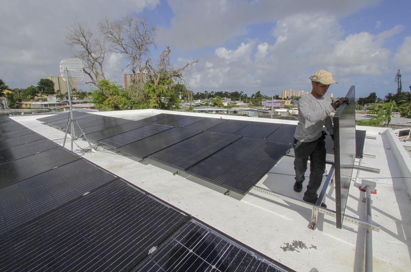Sistema de energía solar garantiza servicios a pacientes de Iniciativa Comunitaria