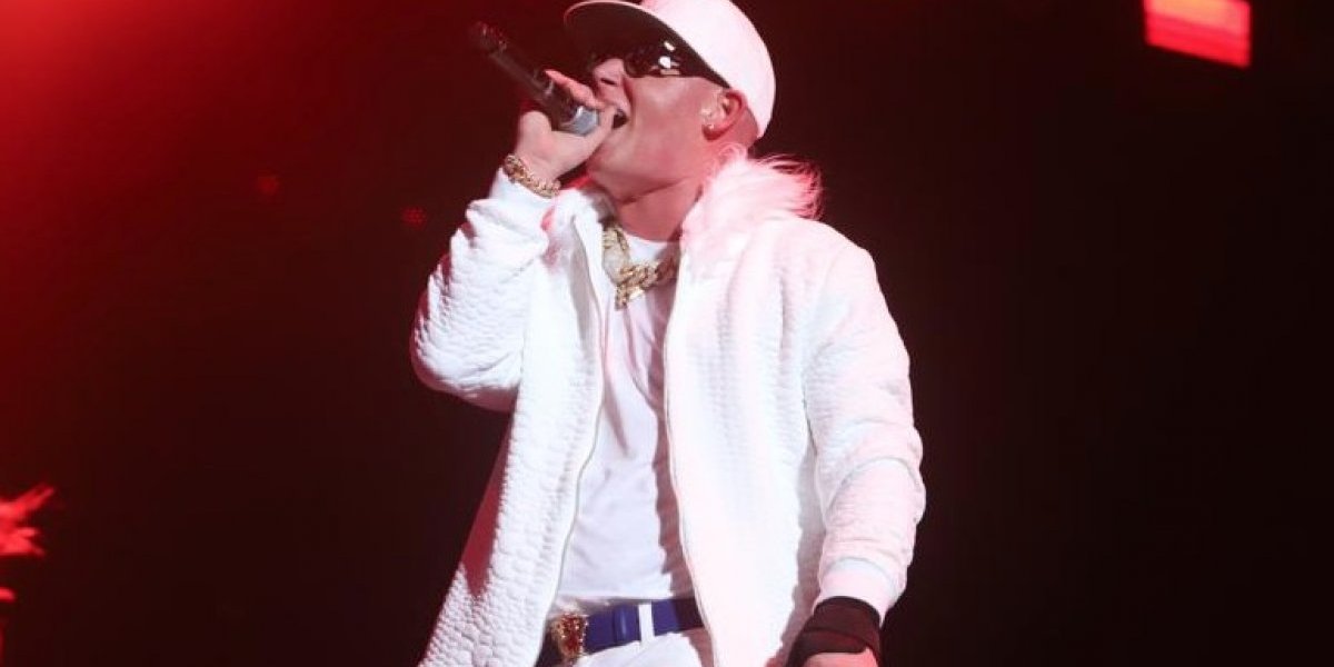 Cosculluela donará nombres de sus canciones